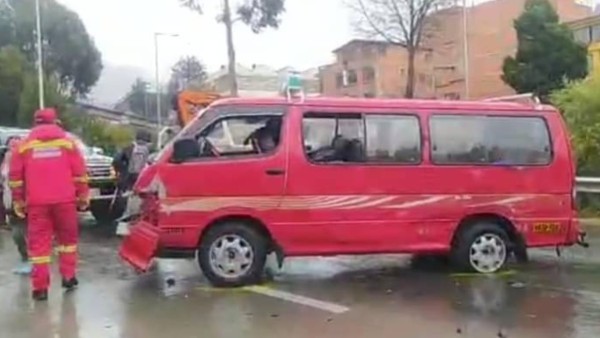 Uno de los vehículos afectados. Foto: Unitel