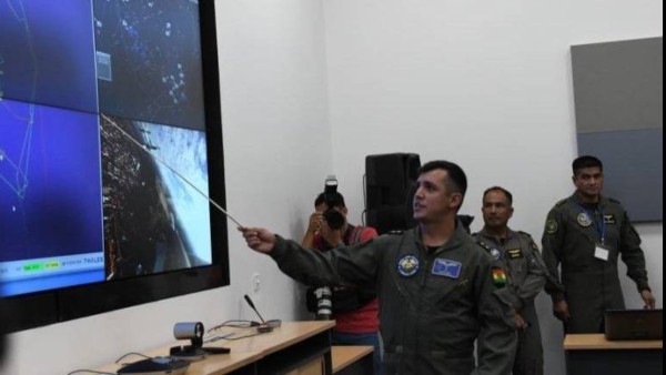 Comando de control aéreo en Cochabamba. Foto: Ministerio de Defensa