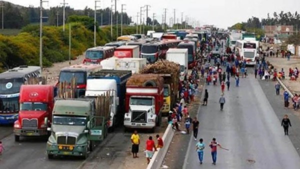 Imagen referencial de los bloqueos. Foto: Los Tiempos