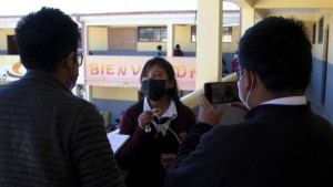 El grupito Mañanero es activo en Voces que Cuentan, entrevistan a una estudiante. Foto: ANF