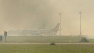 Extrema humareda obliga a suspender operaciones en los aeropuertos de Viru Viru y El Trompillo