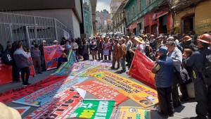 Jubilados de Bolivia marchan por la modificación de la Ley de Pensiones para aumentar sus rentas