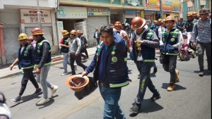 Además de querer operar en áreas protegidas, auríferos quieren condonación de sus deudas en la Caja