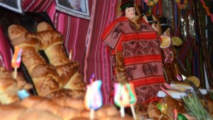 Todos Santos: Con mesas de pan y fiestas, todo listo para recibir a las almas de los difuntos