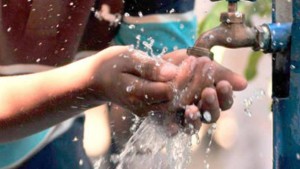 Proponen que alza de tarifa de agua sea por 5 años y advierten pésima gestión de la AAPS