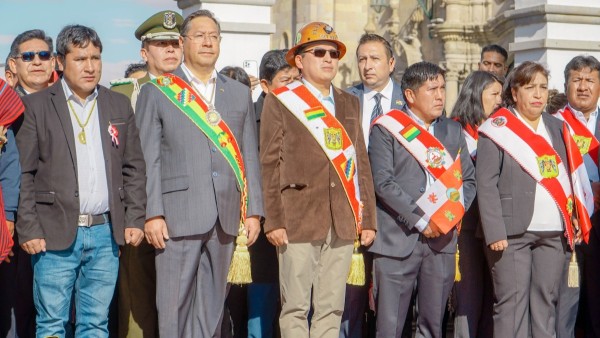 Autoridades nacionales y departamentales en los actos oficiales por el aniversario de Potosí. Foto:  Asamblea Departamental e Potosí
