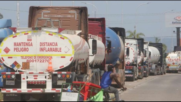 Cisternas que trasladan combustible. Foto: Internet