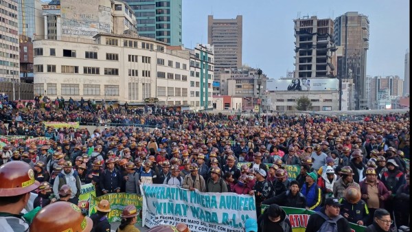 Concentración de los mineros auríferos en plaza San Francisco