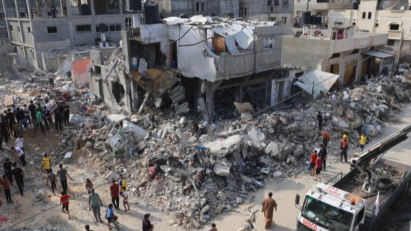 Edificios destruidos tras bombardeos israelíes en la Franja de Gaza.