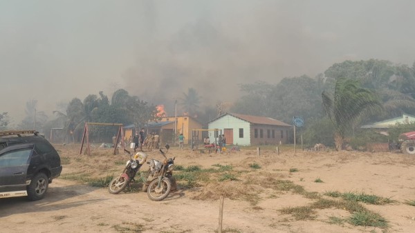 El fuego en Buena Vista. Foto: Lino Itoshi Illimuri