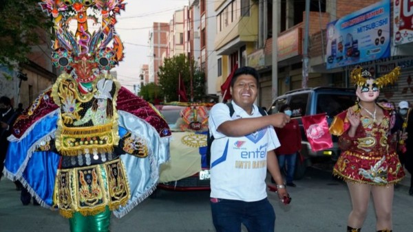 El recorrido inició en la avenida Cívica y concluyó en el monumento a Jach’a Flores de la ciudad de Oruro.}