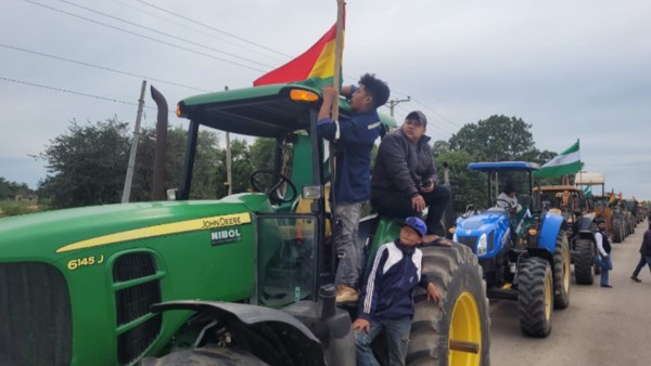 Imagen referencial. Tractoristas en protesta. Foto: El Deber