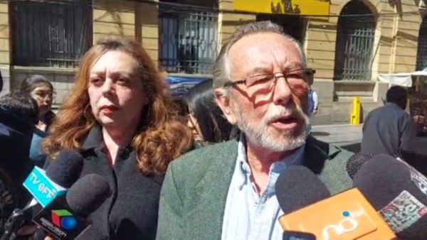 Juan Del Granado y Kathia Saucedo, miembros de los Juristas Independientes.