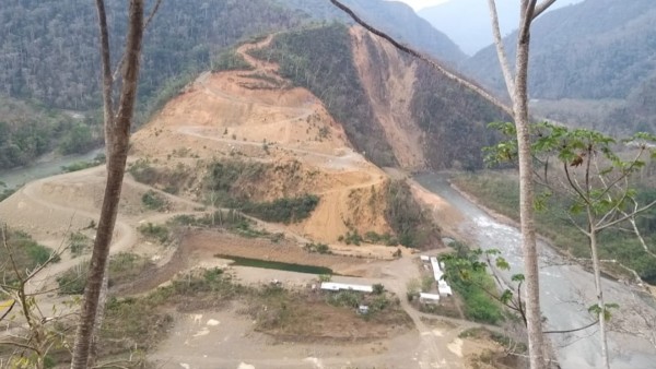 La mina abandonada San José a orillas del río Tuichi de la cooperativa aurífera de Ramiro Cuevas. Foto: Marco Uzquiano