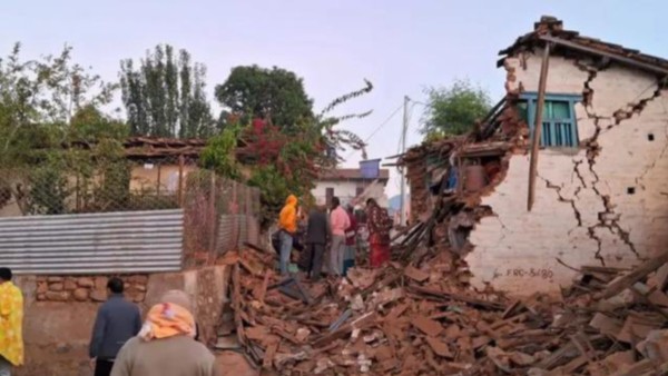 Restos de una casa tras el terremoto en Nepal.
