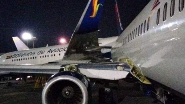 Una ala de un avión alquilado de BoA dañada fue atribuida a un choque. Foto: Marcelo Pedrazas