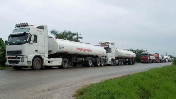 Cisternas transportan diésel para distribuir en los surtidores. Foto: Internet