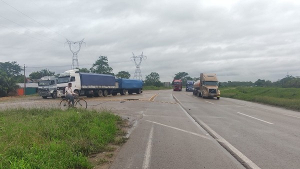 Vía expedita en la carretera Cochabamba-Santa Cruz. Foto: RKC