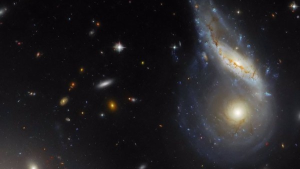 Esta imagen del Telescopio Espacial Hubble de NASA/ESA muestra Arp 122.   Foto: ESA/HUBBLE & NASA