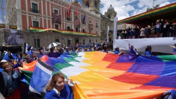 Festejo por el Estado Plurinacional. Foto: Internet