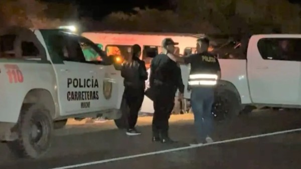 Los asaltantes han atacado a los agentes de Policía con palos y piedras, según relatan fuentes policiales.