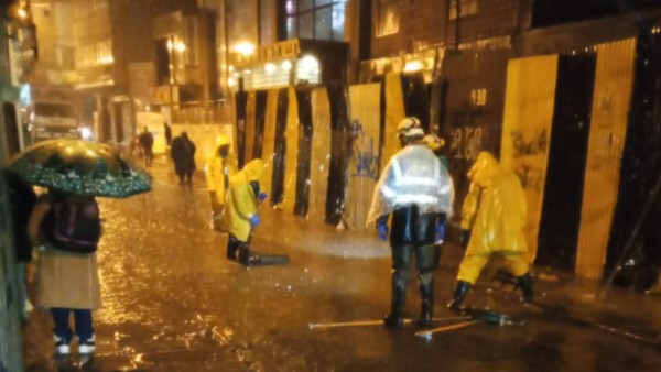 Obreros de la Alacldía atienden emergencias. Foto: GAMLP