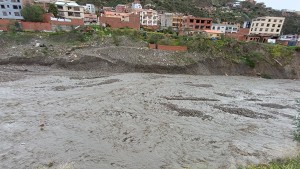 Barrios de La Paz en alerta por crecida de ríos y posible rebalse de represas
