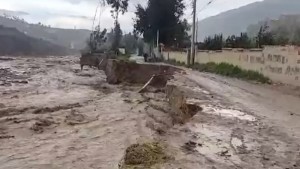La Paz: Crecida de río destruye los defensivos del Valle de Lipari; hay familias y casas en peligro