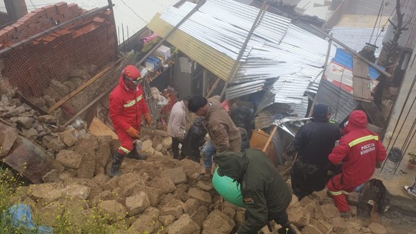 Desplome de un muro sobre una casa en Cusicancha. Foto: Cortesía