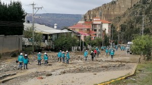 La Paz: Río Huayllani se desborda y afecta a autos y casas en Achumani; Alcaldía confirma un muerto