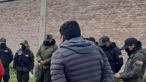 Fuga masiva en Potosí: 16 reos burlan vigilancia y escapan de la cárcel de San Miguel de Uncía