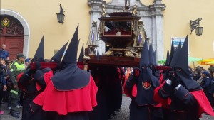 Tras 15 años, bandas de FFAA acompañan procesión del Santo Sepulcro que estrena título patrimonial