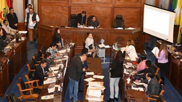 Comisión Mixta de Constitución en plena revisión de los requisitos de los postulantes al TCP y TSJ. Foto: Senado.