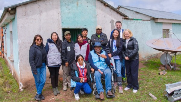 La visita de Rose Caldwell y Camille Nuamah al municipio de Jesús de Machaca. Foto: Plan International