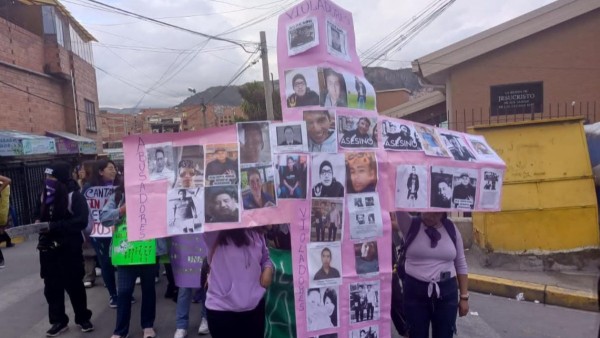 Marcha de colectivos de mujeres en La Paz. Foto: Gentileza.