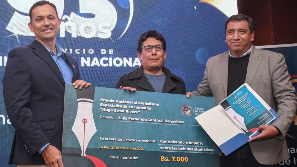 Periodista de la Agencia de Noticas Fides galardonado por su investigación. Foto: CNI