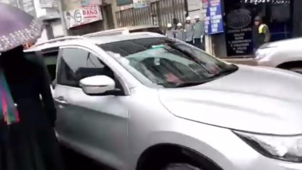 Vehículo que atropelló a periodista.