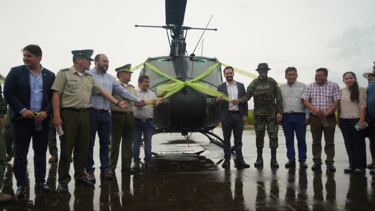 Entrega de aeronaves y armamento a la FELCN. Foto: Ministerio de Gobierno