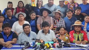 Evo Morales y sus bases ofrecieron una conferencia de prensa esta mañana.
