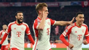 Jugadores del Bayern Múnich celebran el gol que les permite avanzar en la Champions.