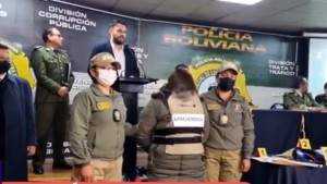 Ministro de Gobierno Eduardo del Castillo de manera personal presenta a los detenidos. Foto: captura de pantalla