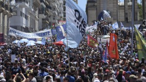 Una protesta en Argentina durante la gestión de Javier Milei.