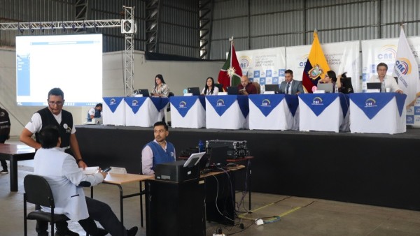 Centro de escrutinio del Consejo Nacional Electoral de Ecuador.