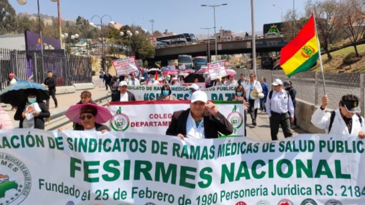 Marcha de los médicos en contra de la jubilación forzosa. Foto: Fesirmes