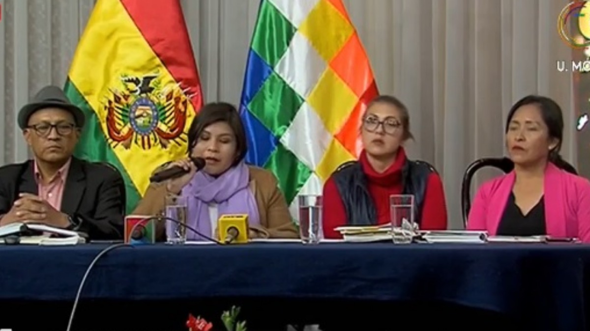María Acuña en conferencia de prensa. Foto: Captura Facebook