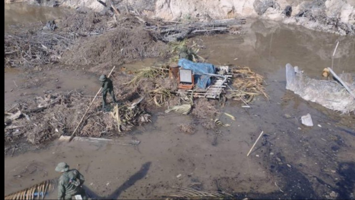 Militares venezolanos desactivan balsa minera en el parque nacional Yapacana, en Amazonas. Prensa FANB.