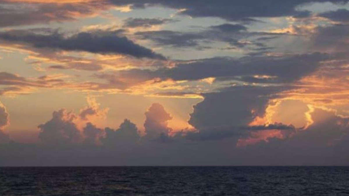 Nubes sobre el mar.