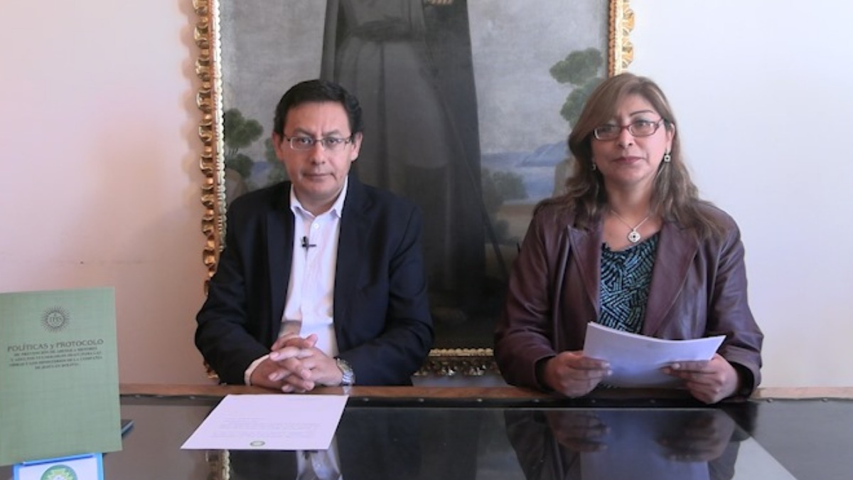 P. Sergio Montes SJ y Sandra Carvajal, psicóloga.