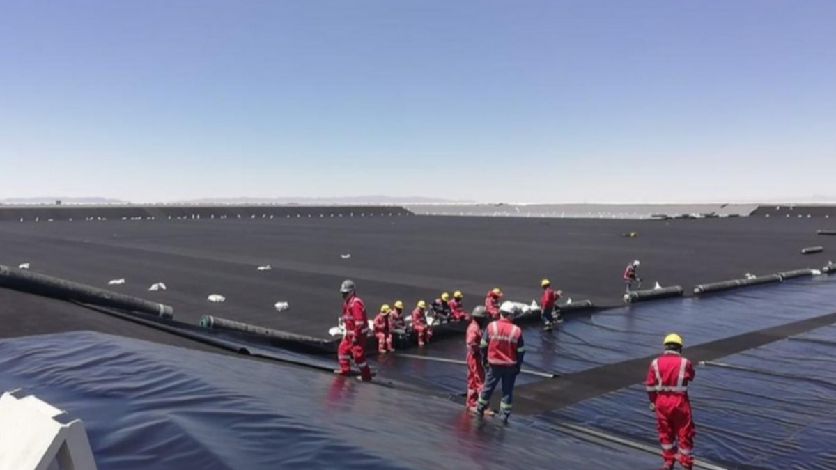 Una de las piscinas es recubierta con geomembranas de PVC. Foto: Internet