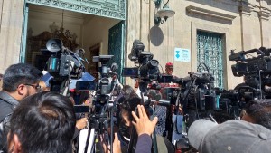 Periodistas en el Palacio de Gobierno. Foto: ANF
